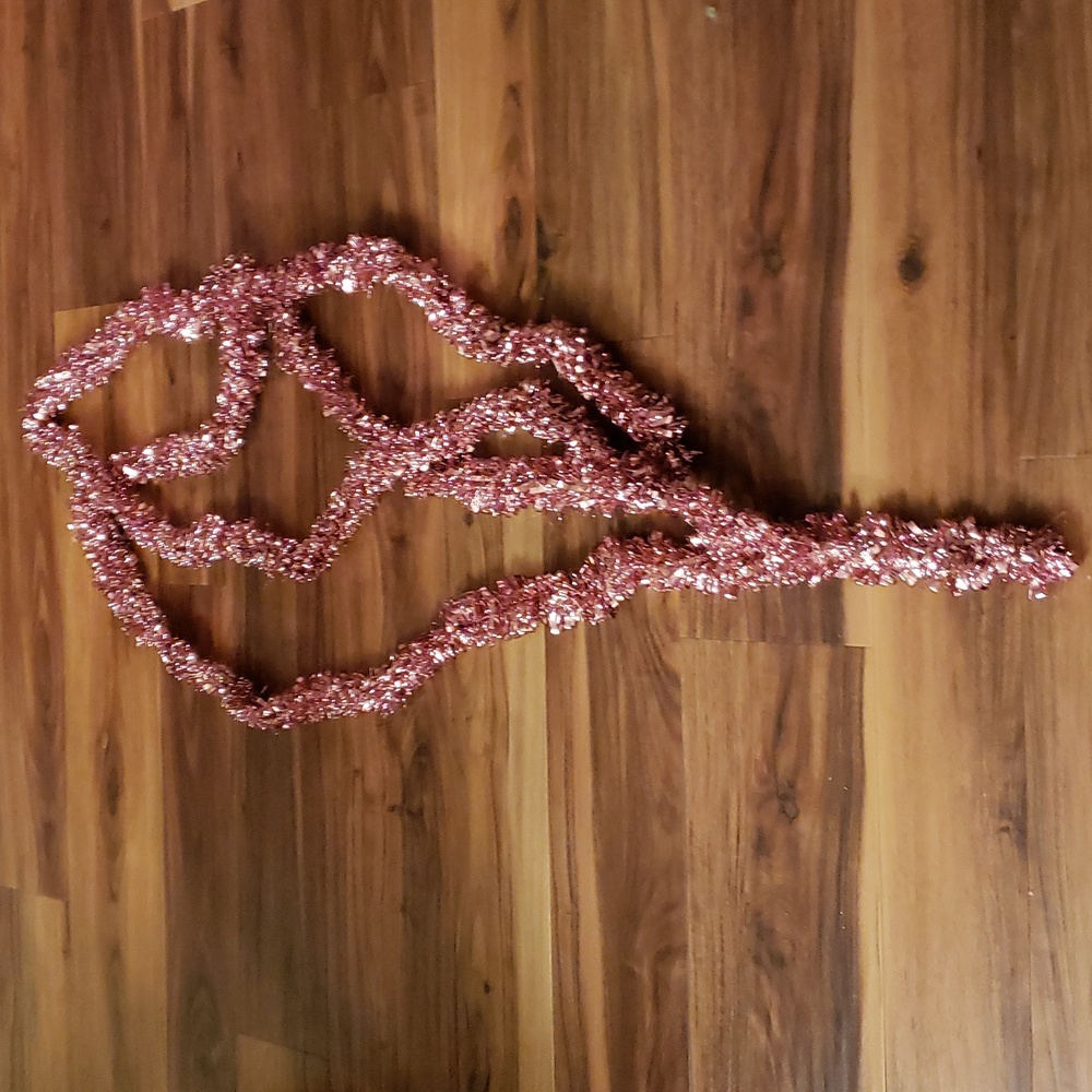 Vintage. Variety of Garlands. Medium shade mauve color is all 1 strand. - Picture 8 of 9